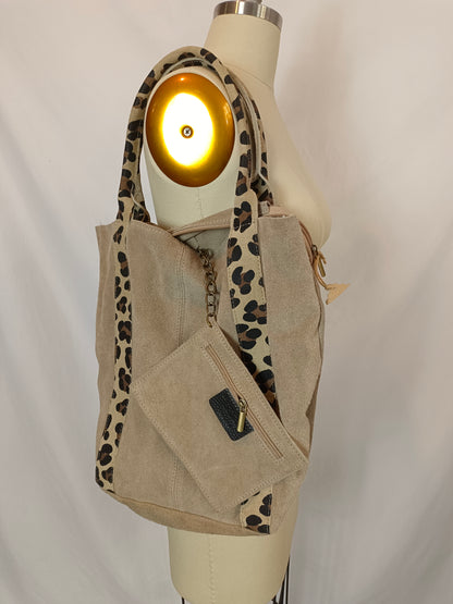 OTRAS. Bolso piel detalles animal print
