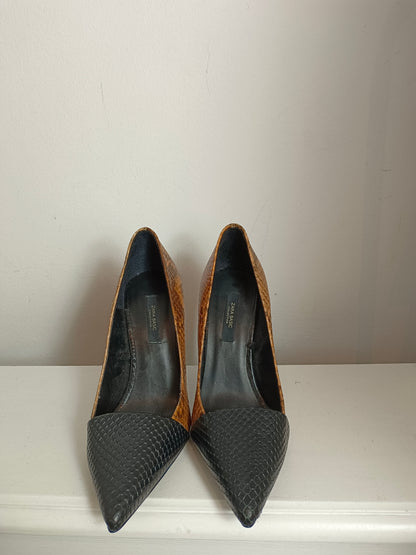 ZARA. Stiletos tacón print T.36