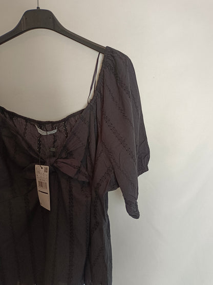 VIOLETA BY MANGO. Black die-cut top TM