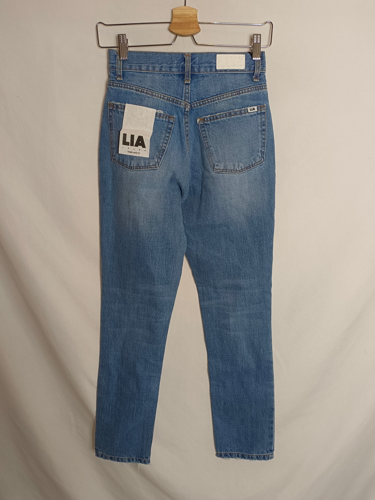 LIA. Pantalón monfit denim T.34