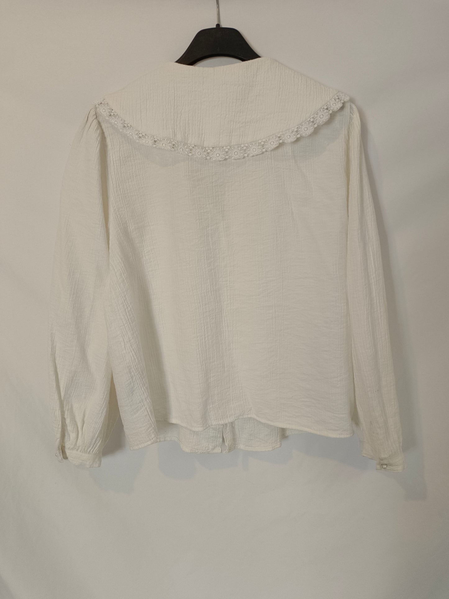 ZARA. Blusa beige cuello bebé T.s