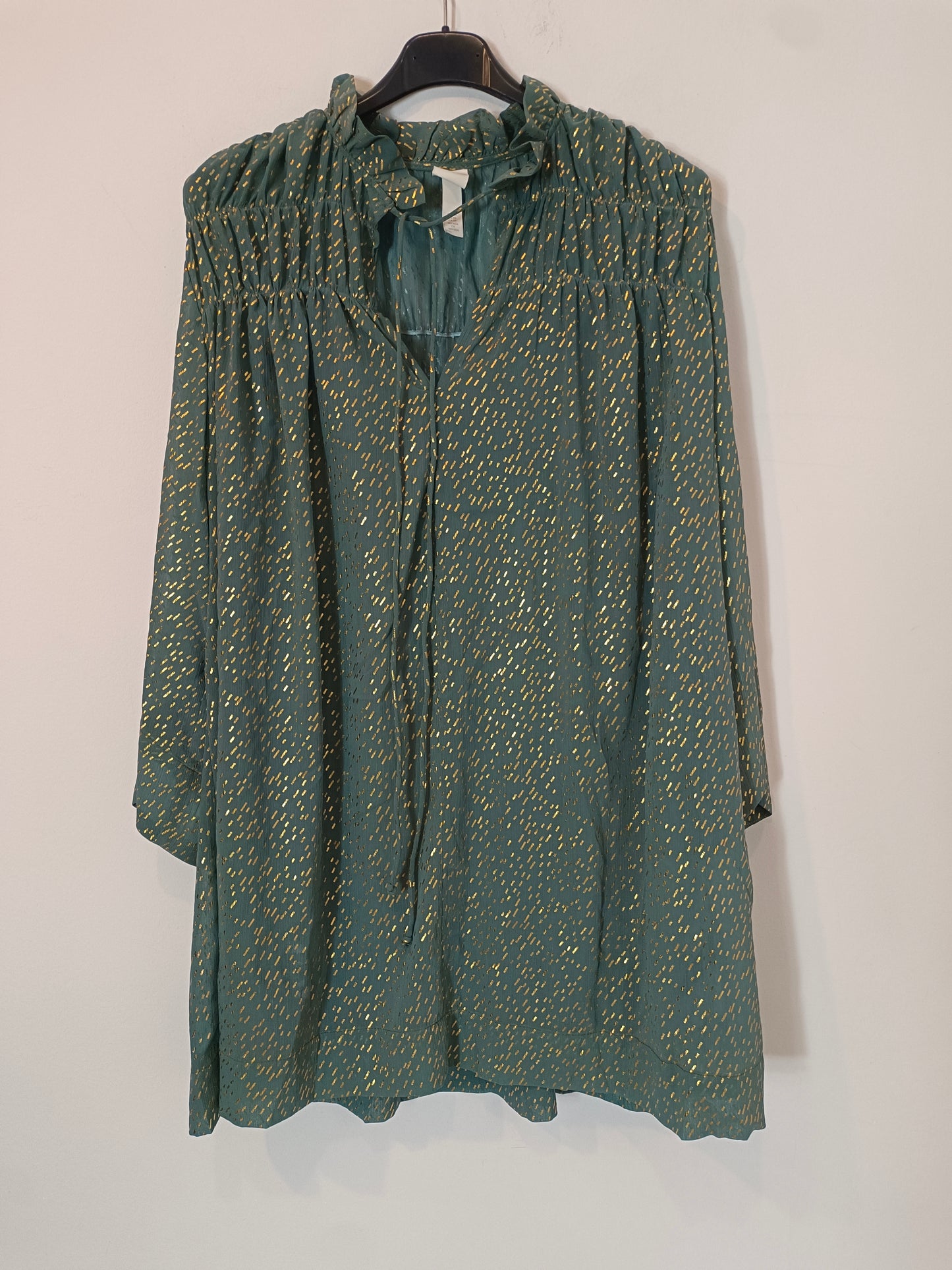H&M. Vestido corto fluido detalles dorados T.xs