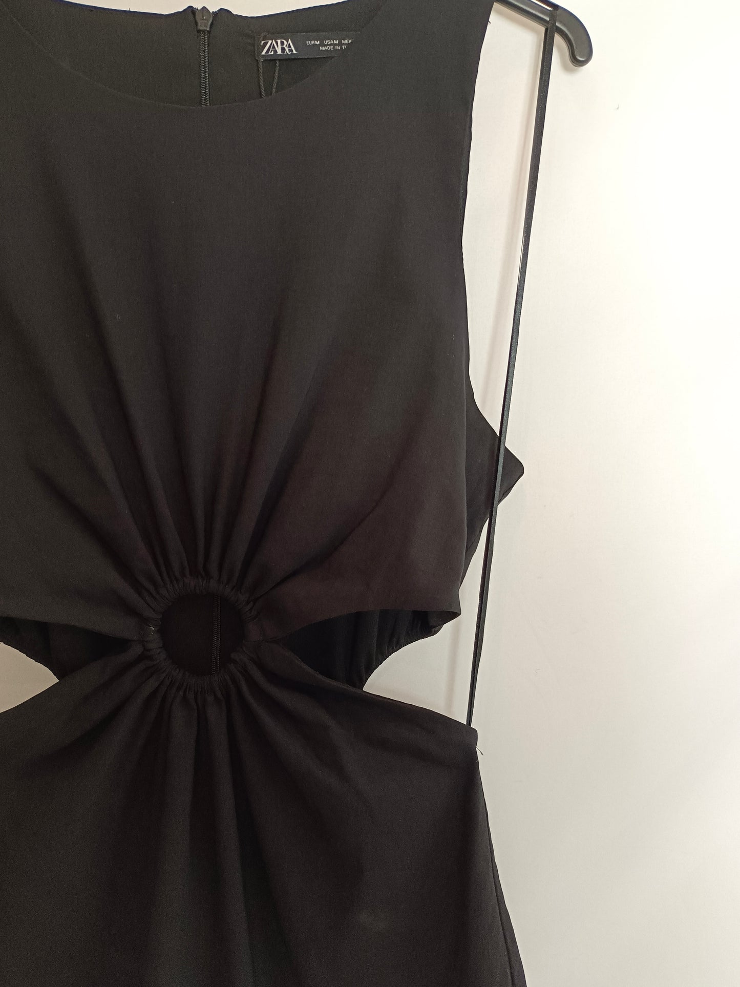 ZARA. Vestido negro aperturas T.s