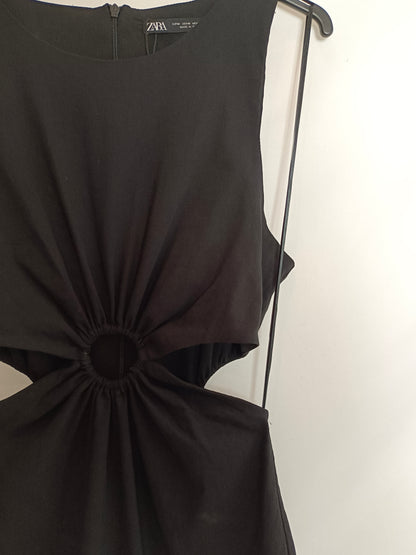 ZARA. Vestido negro aperturas T.s