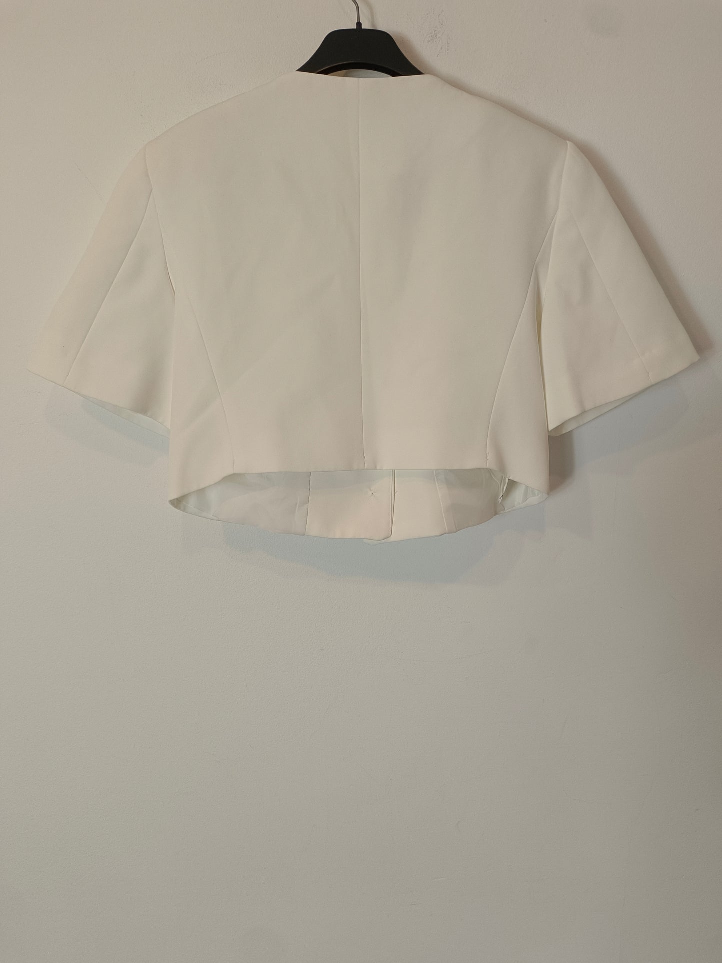 MILLENNIAN COLLECTION.  Chaqueta blanca manga corta T.m