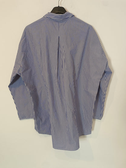 STRADIVARIUS. Camisa rayas flores bordadas T.s