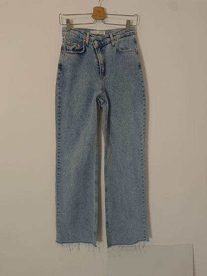 STRADIVARIUS. Pantalón recto denim T.34