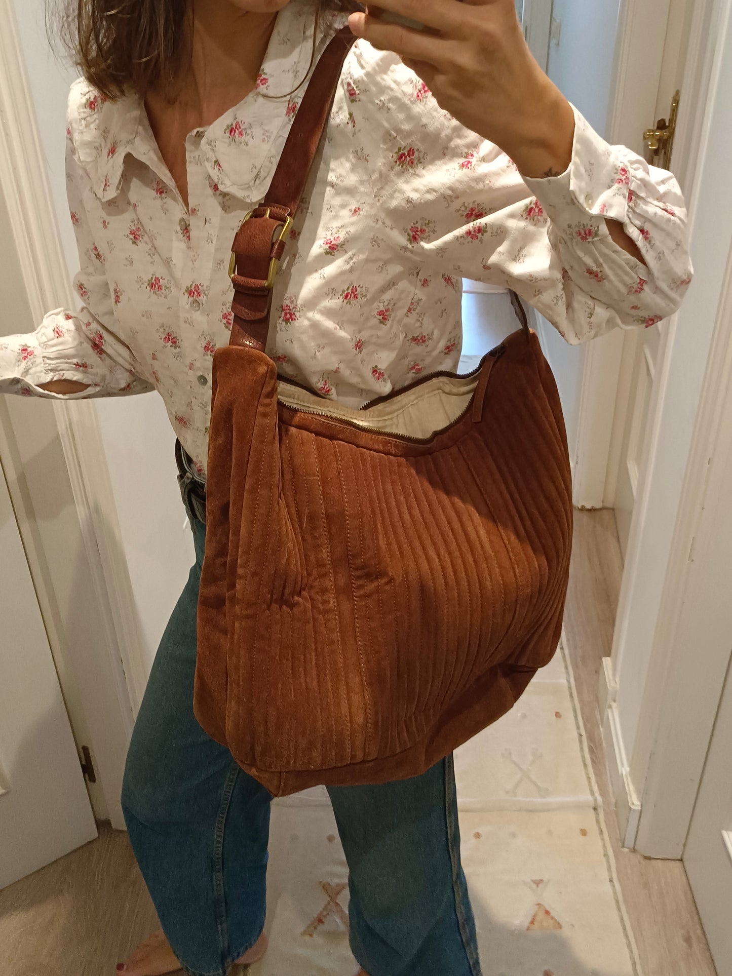 Bolso marrón acolchado