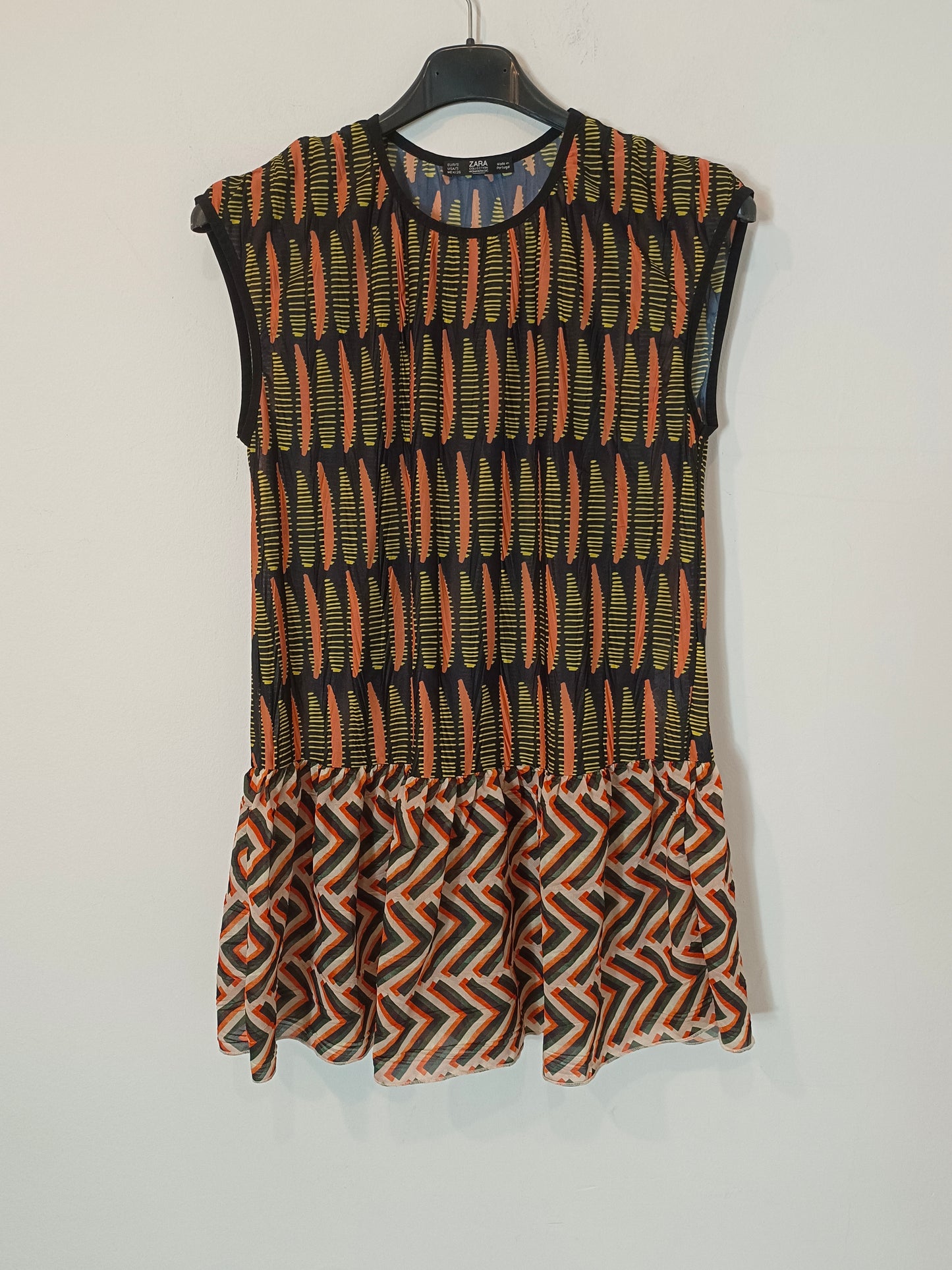 ZARA. Top estampado volante T.s