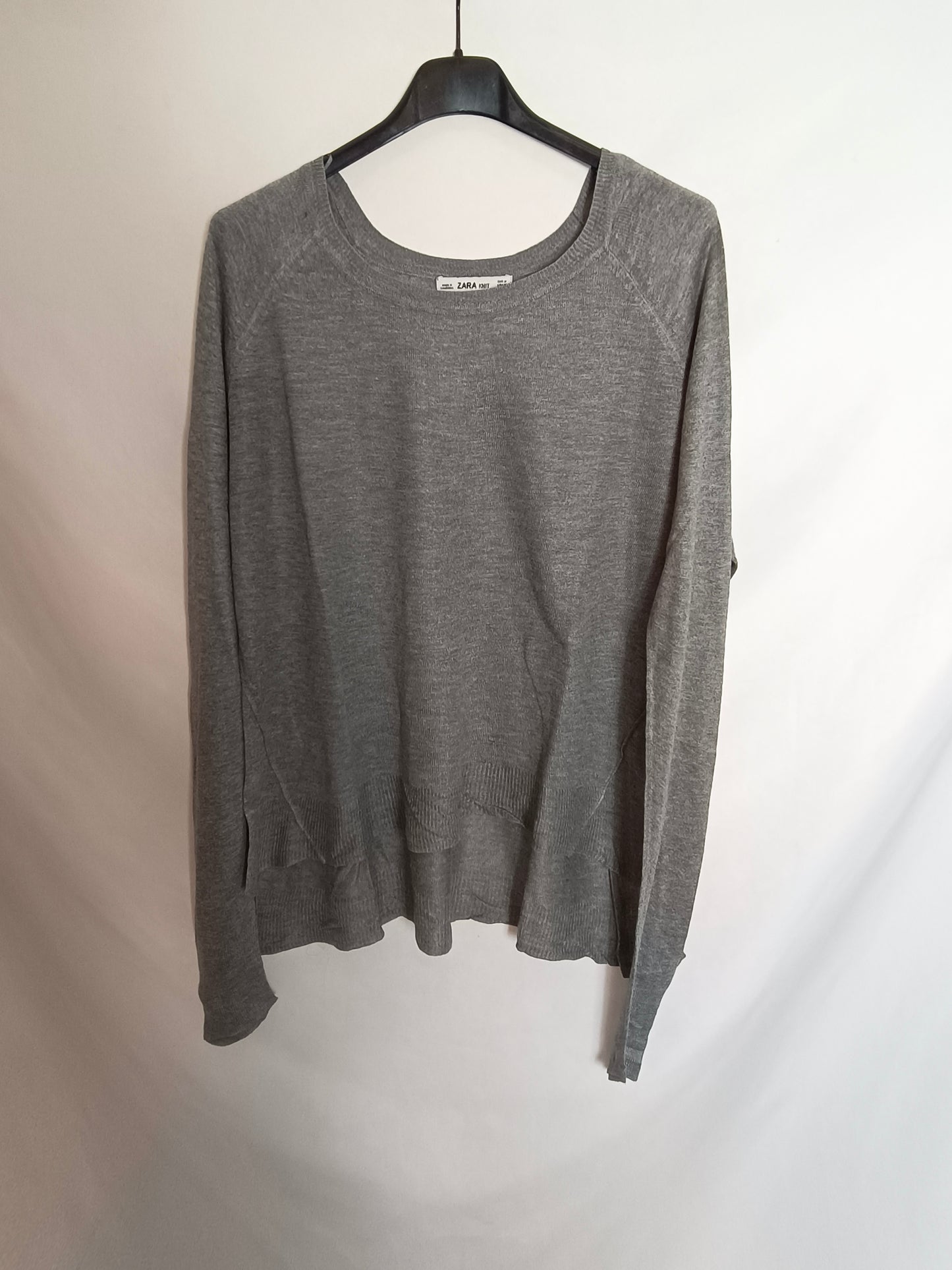 ZARA. Jersey fino gris T.m