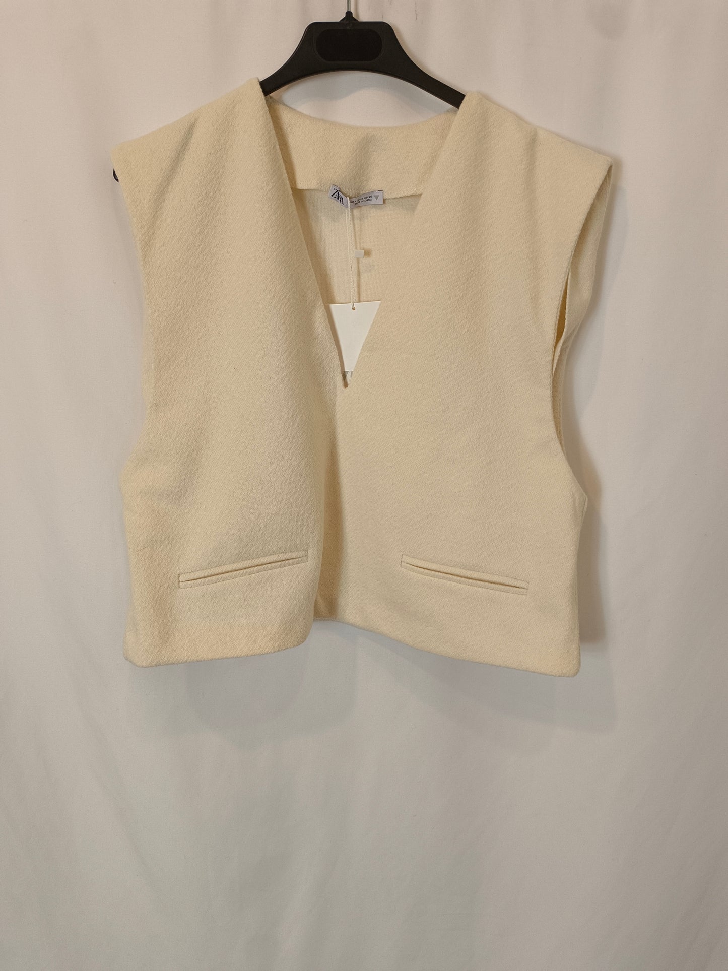 ZARA. Top/chaleco beige cortito T.s