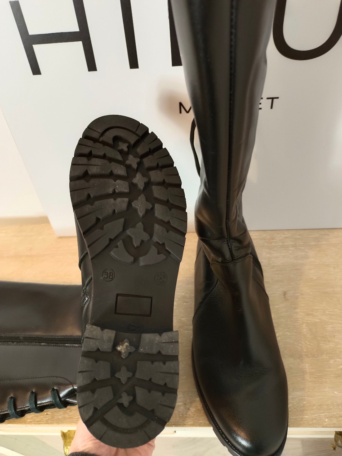 FRESIA. Botas negras cordones T.38