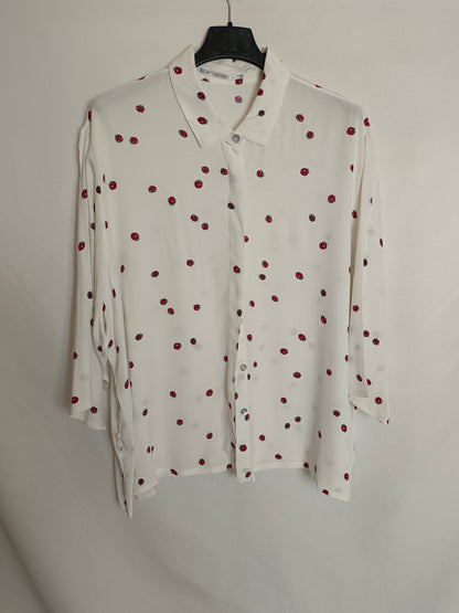 DR. BLOOM. Blusa blanca mariquitas T.m/l