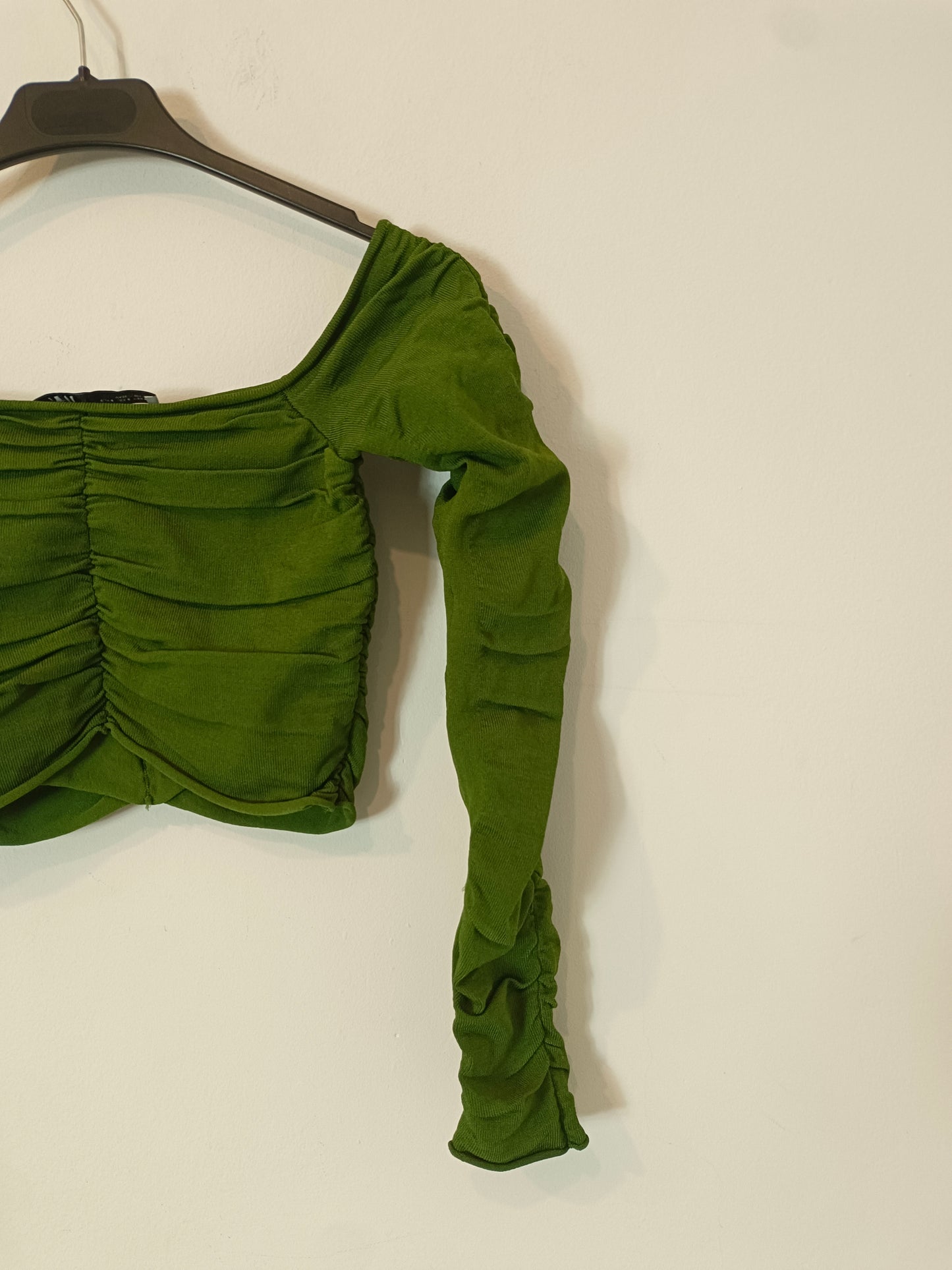 ZARA. Top verde fruncido T.s