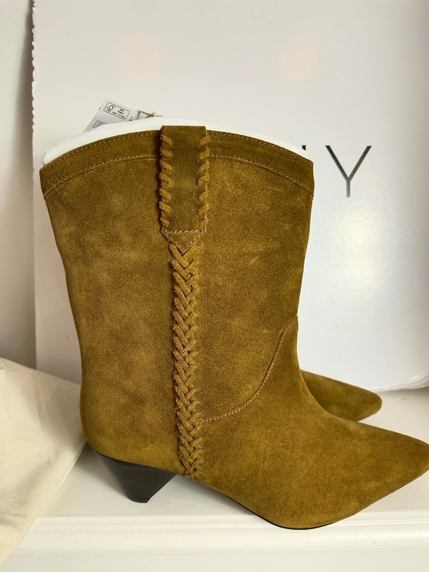 INTROPIA. Botas de piel camel trenza T.38