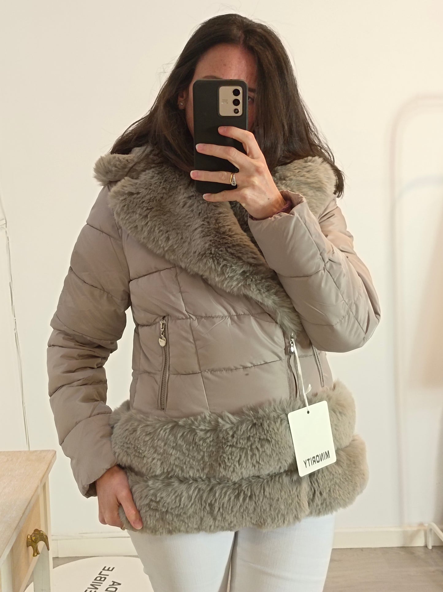 MINORITY. plumas beige con pelo T.m