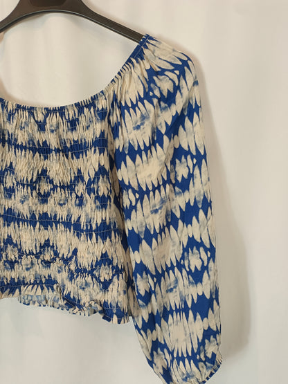 OTHERS. Total look skirt and top Ts