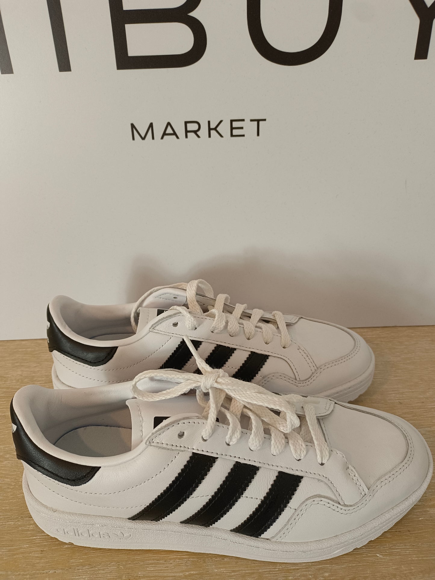 ADIDAS. Zapatillas blancas detalles negros T.38 (2/3)