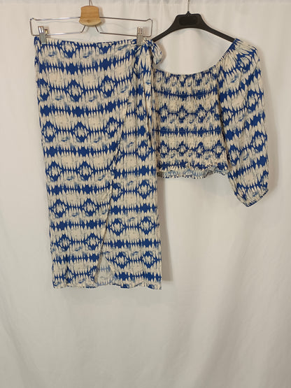 OTHERS. Total look skirt and top Ts