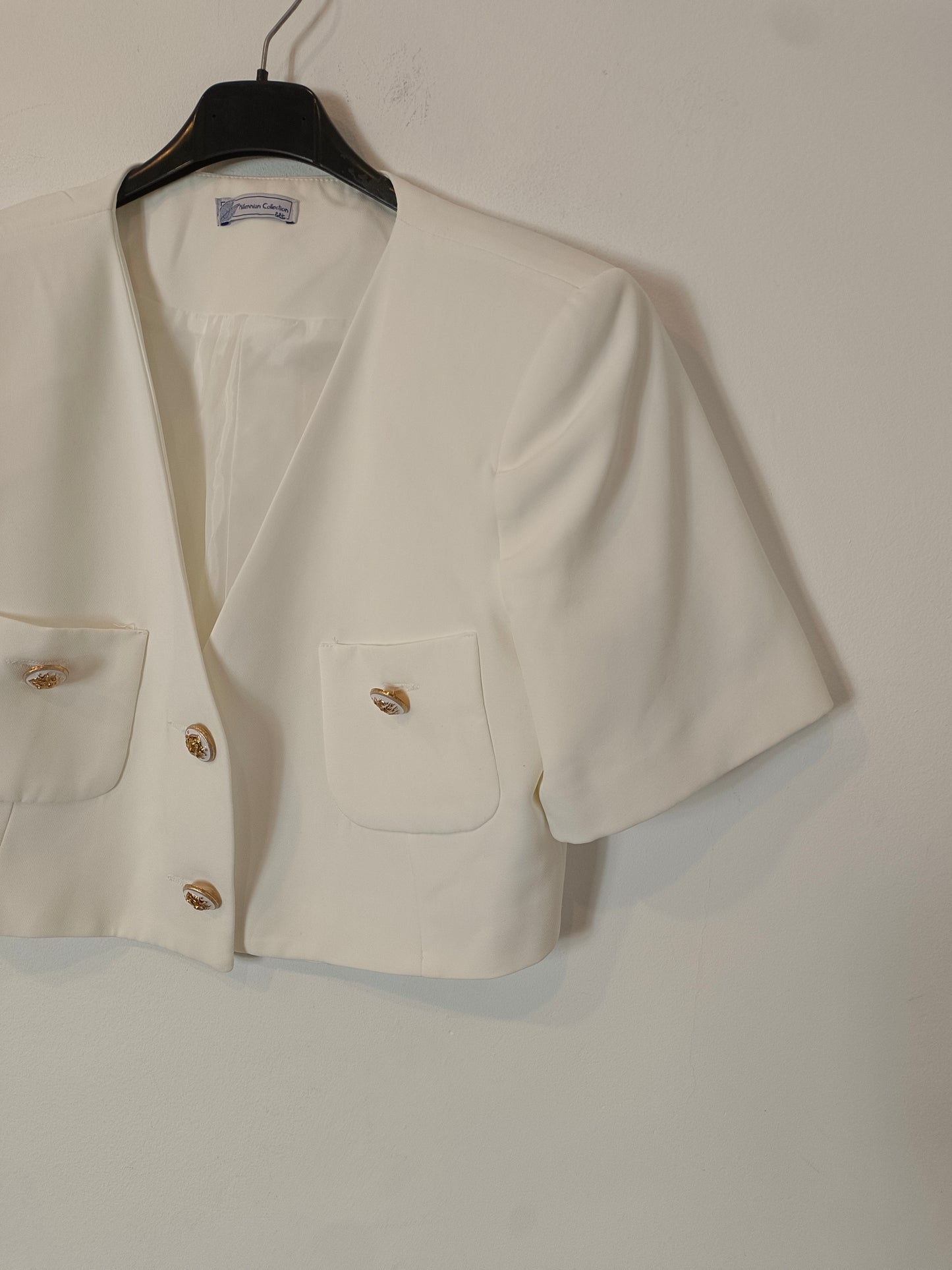 MILLENNIAN COLLECTION.  Chaqueta blanca manga corta T.m