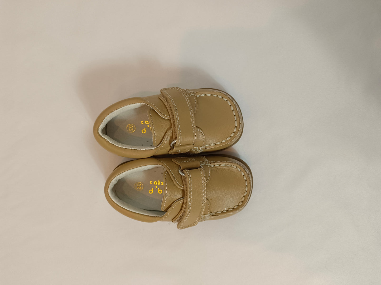 D'BEBE. Beige moccasins, size 20