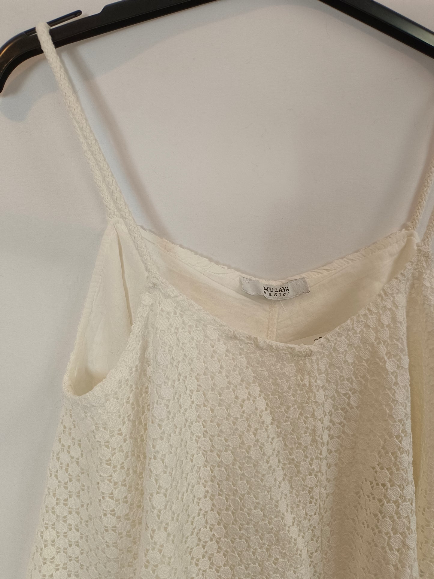 MULAYA. Top blanco troquelado T.s/m