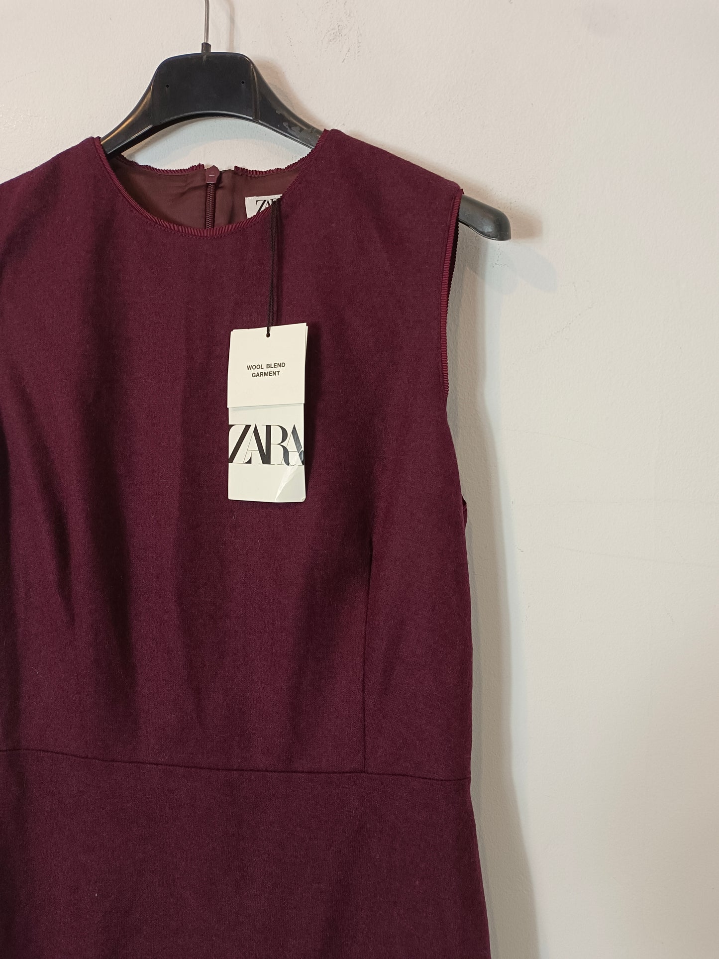 ZARA. Vestido midi burdeos lana T.s