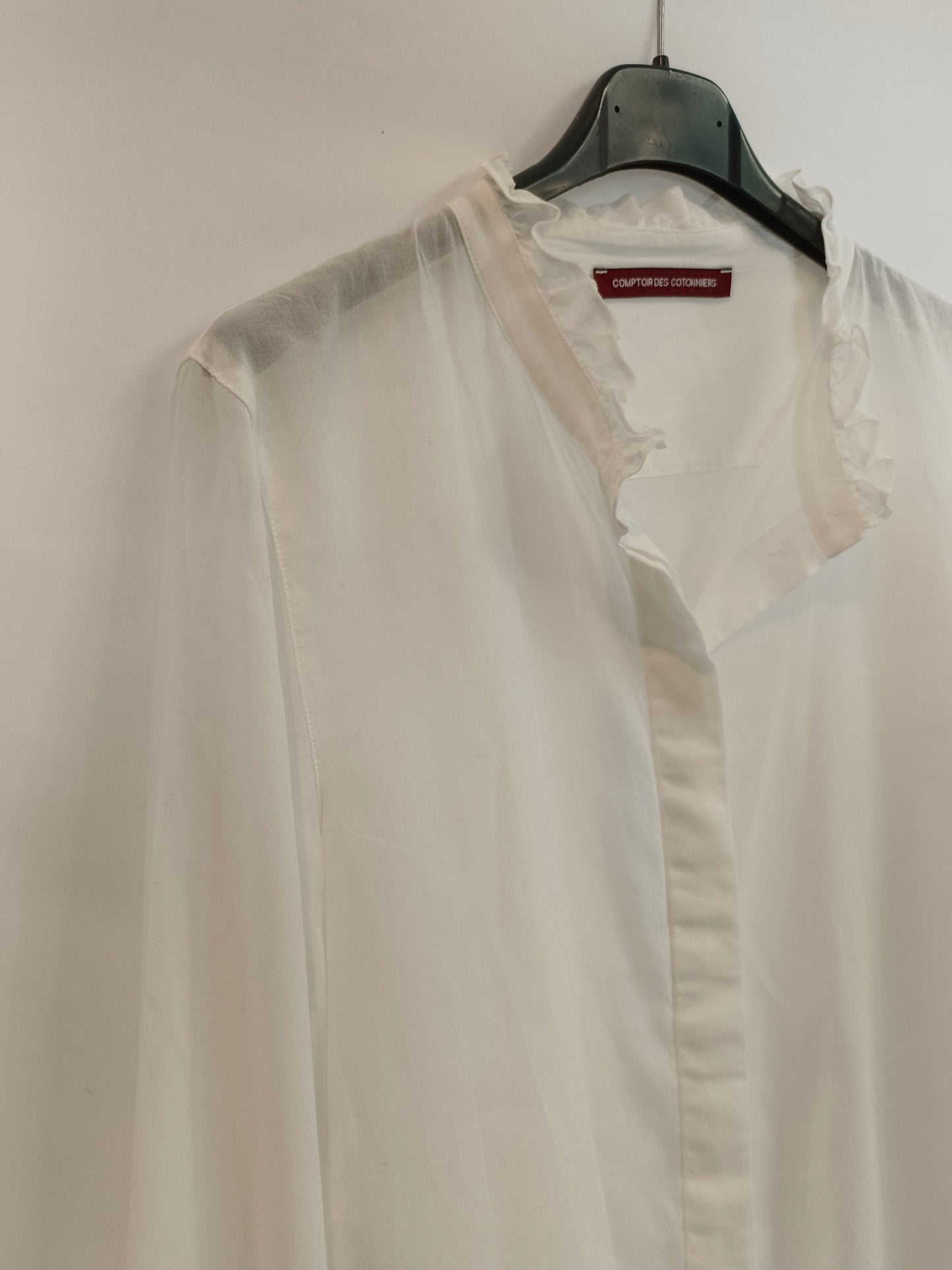 COMPTOIR  DES COTONNIERS. Blusa blanca volante T.m