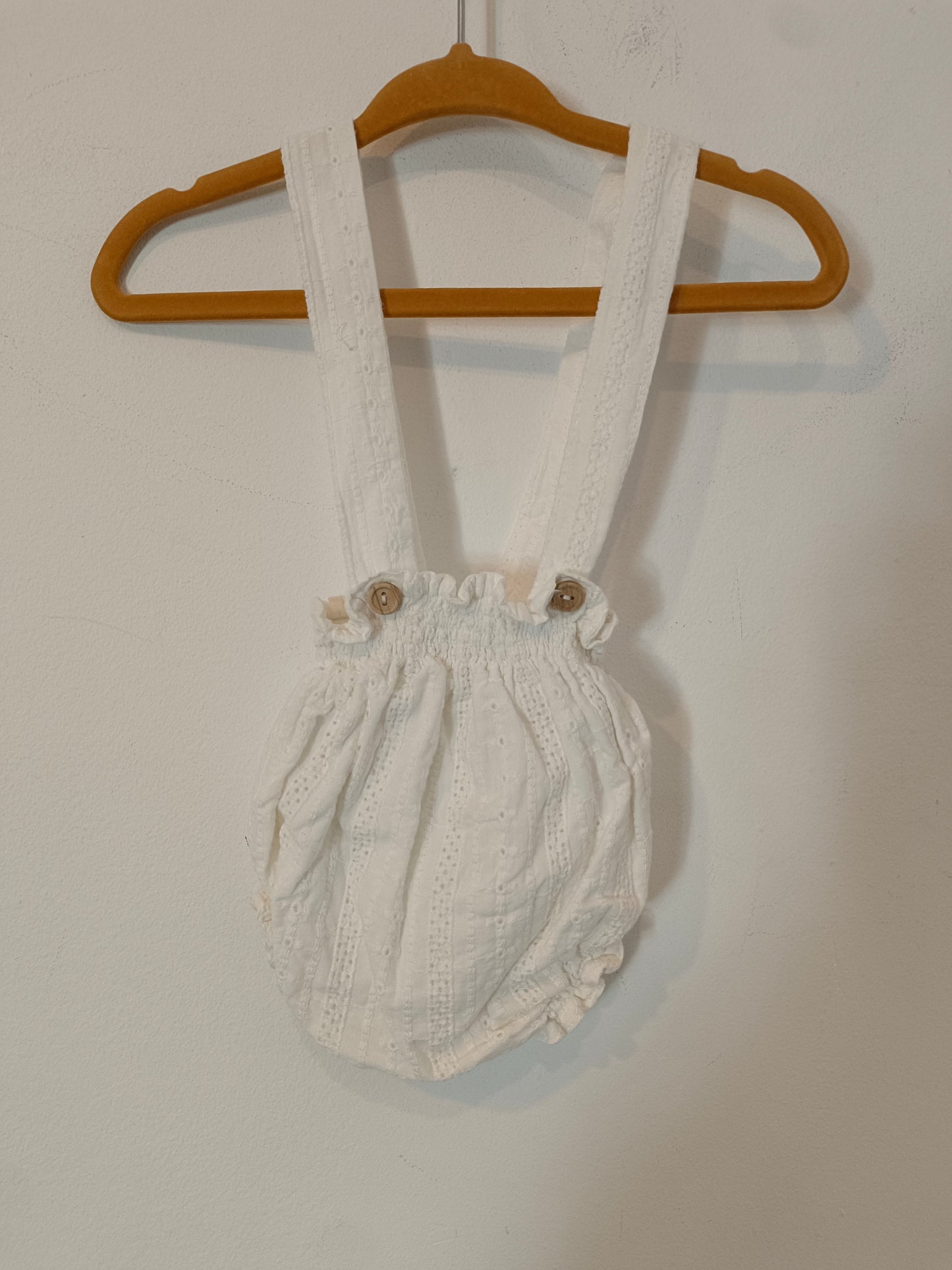 MIJI. White embroidered romper S. 0-1 months