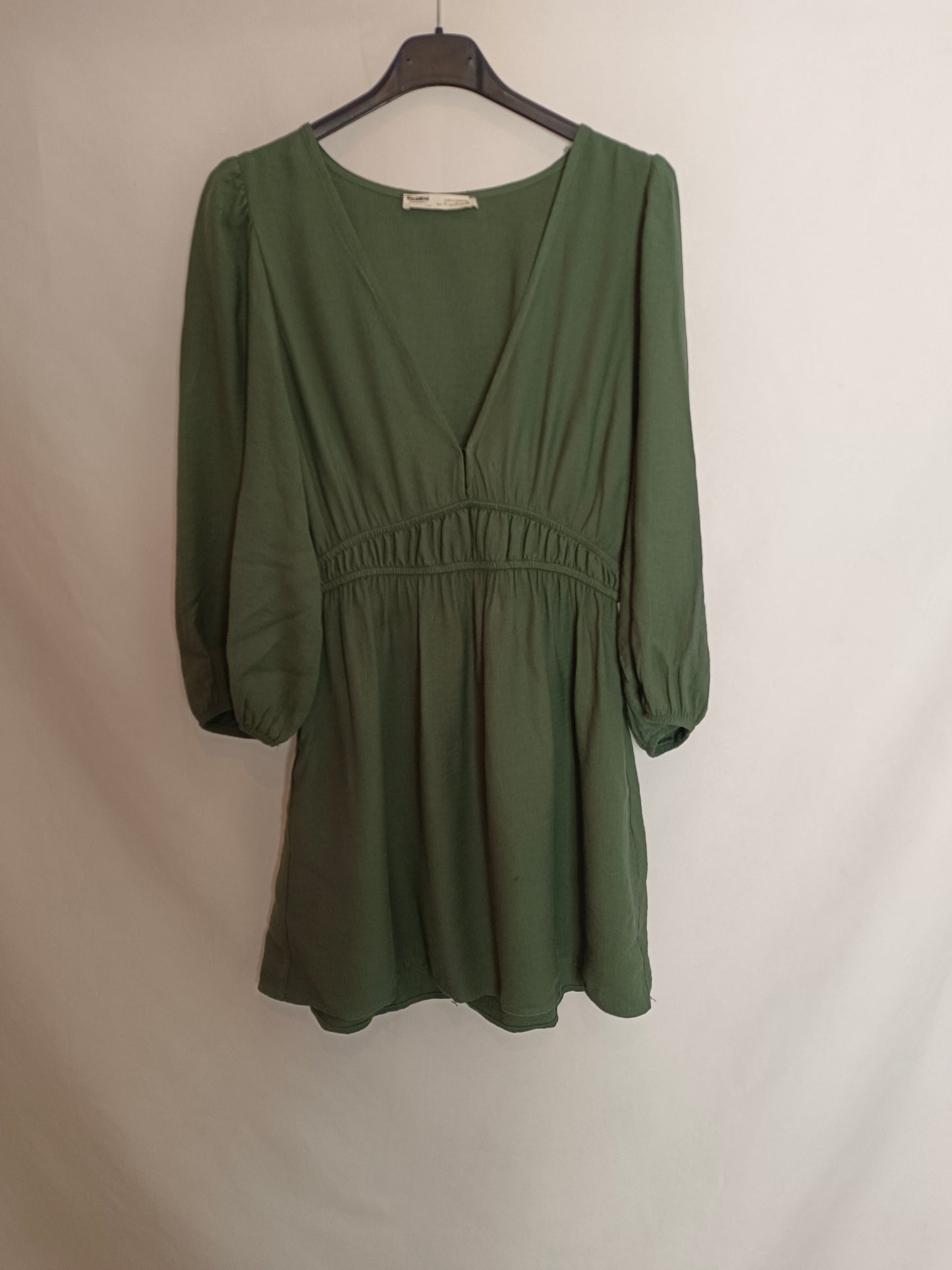 PULL&amp;BEAR. Short green dress Tm