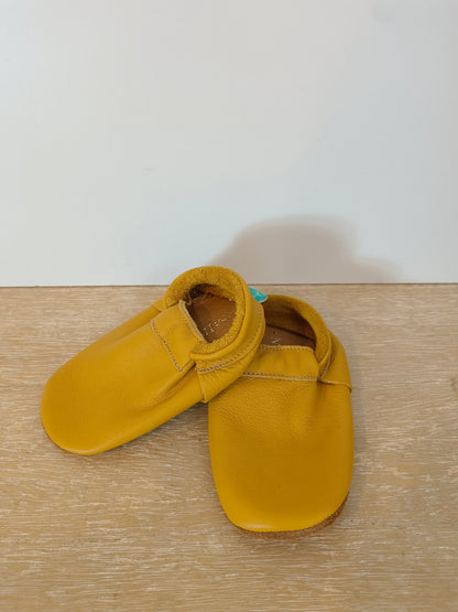 MINI SHUU. Zapatos amarillos piel T.21