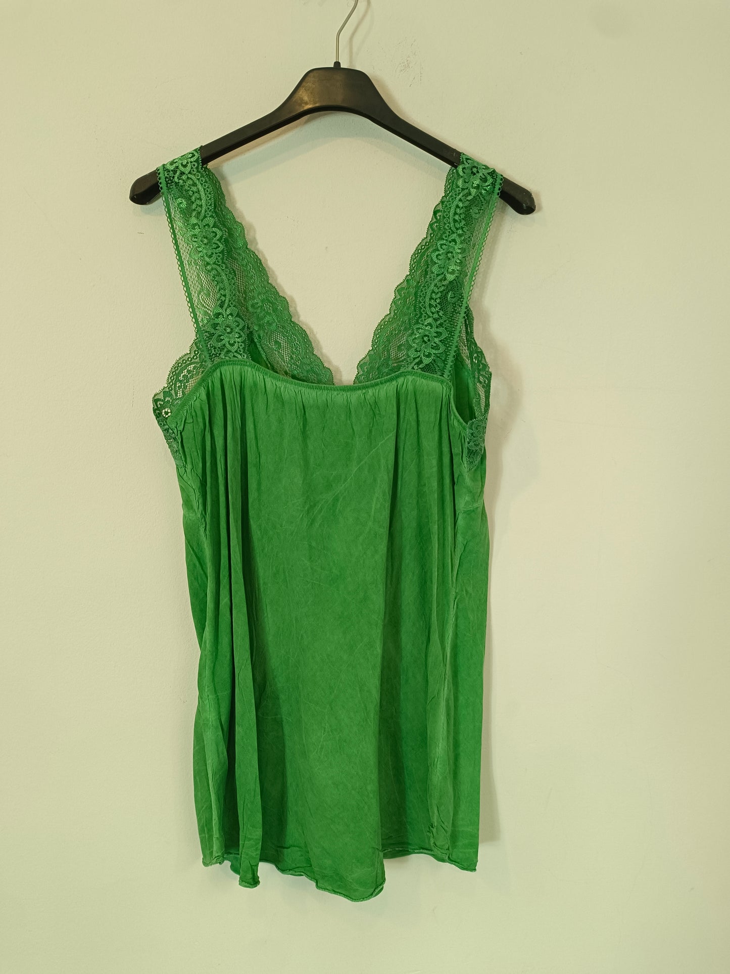 OTRAS. Top verde lencero. T S/M