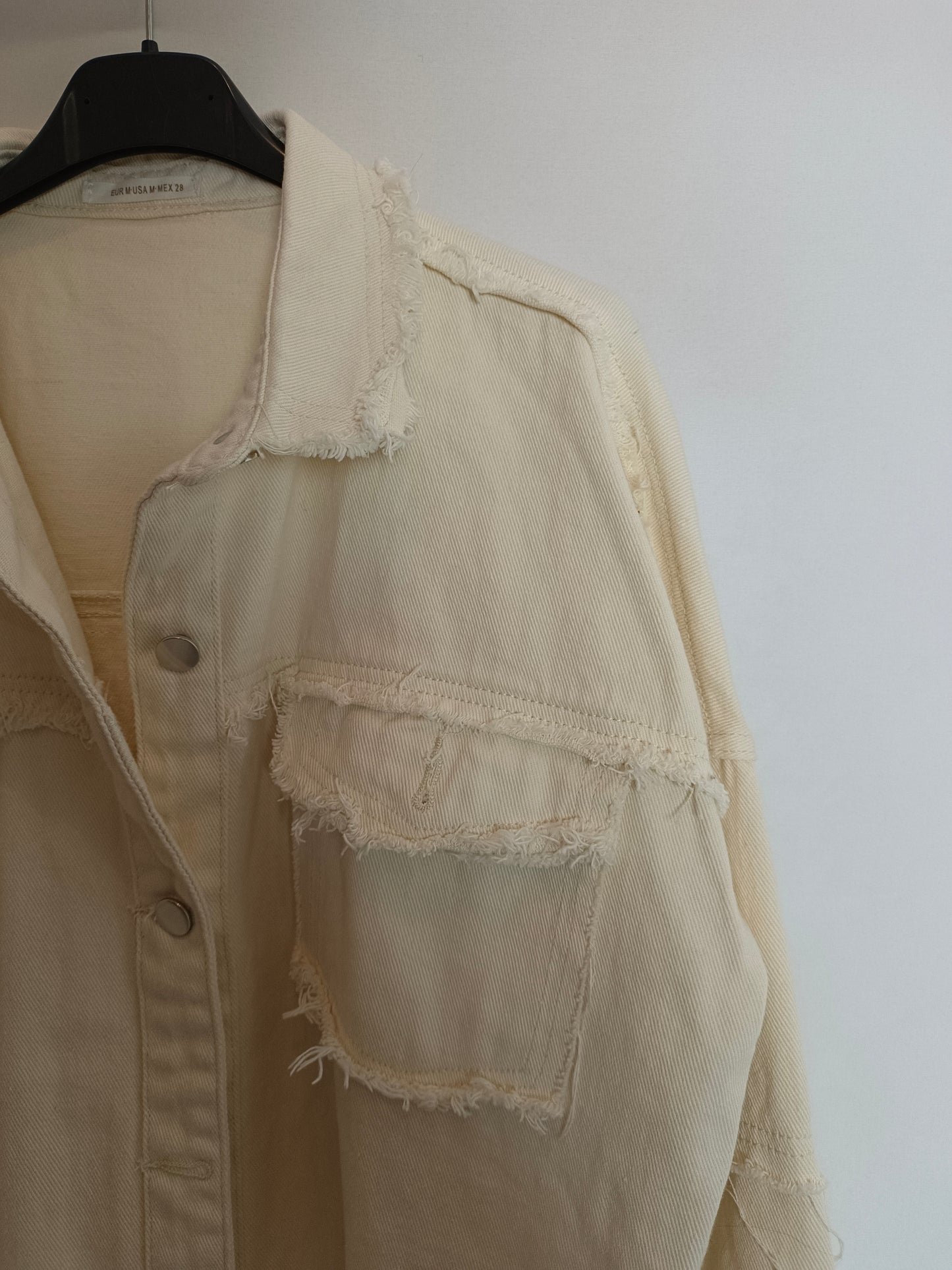 OTRAS. Chaqueta beige detalles T.m