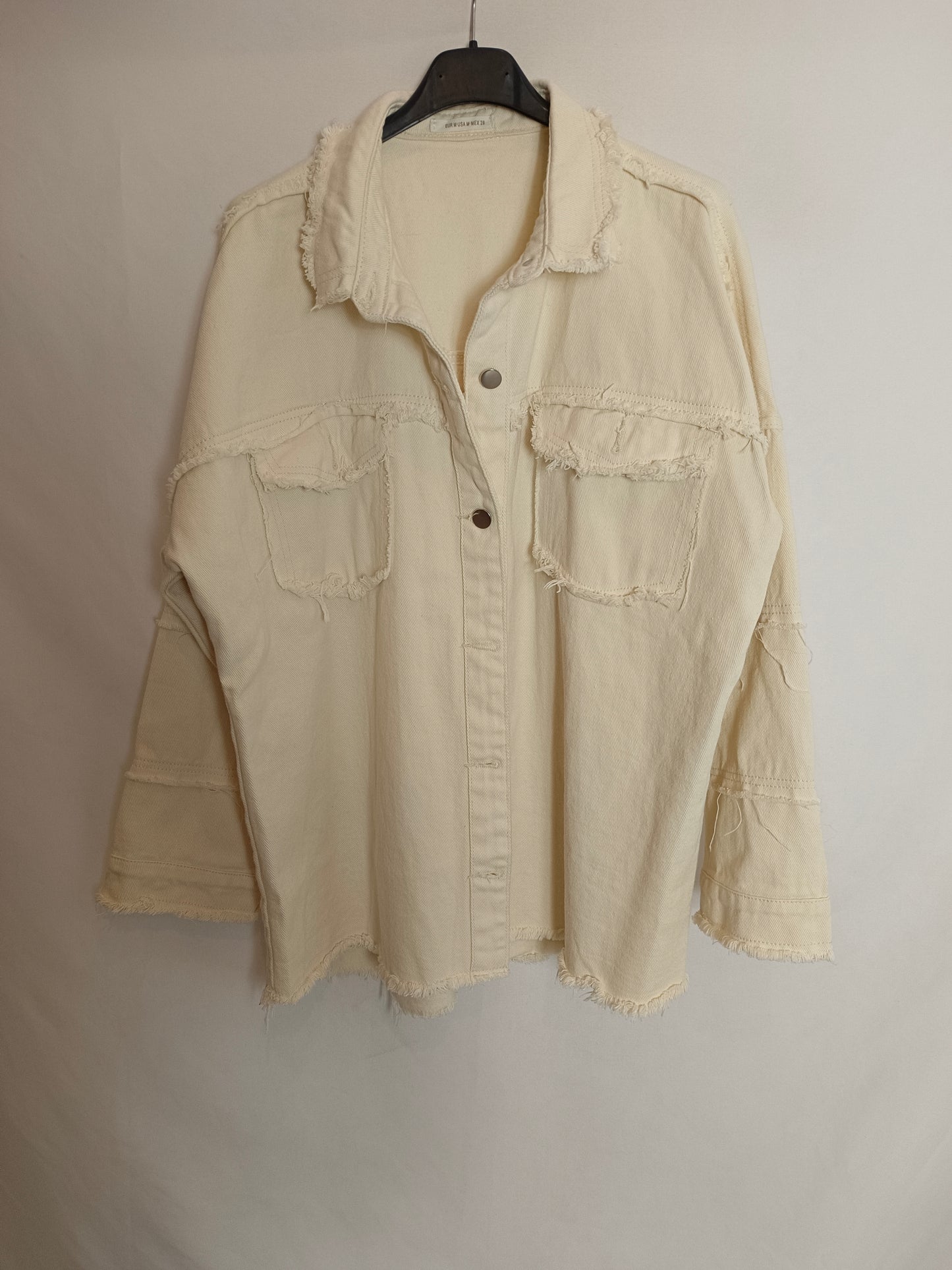 OTRAS. Chaqueta beige detalles T.m
