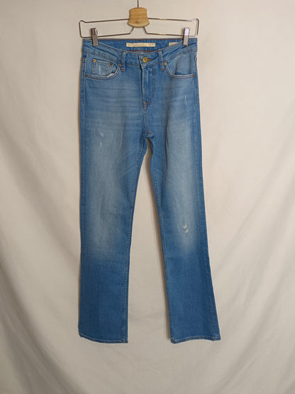 ZARA. Pantalón claro campana T.34