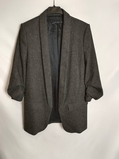 ZARA. Blazer gris espiga T.m