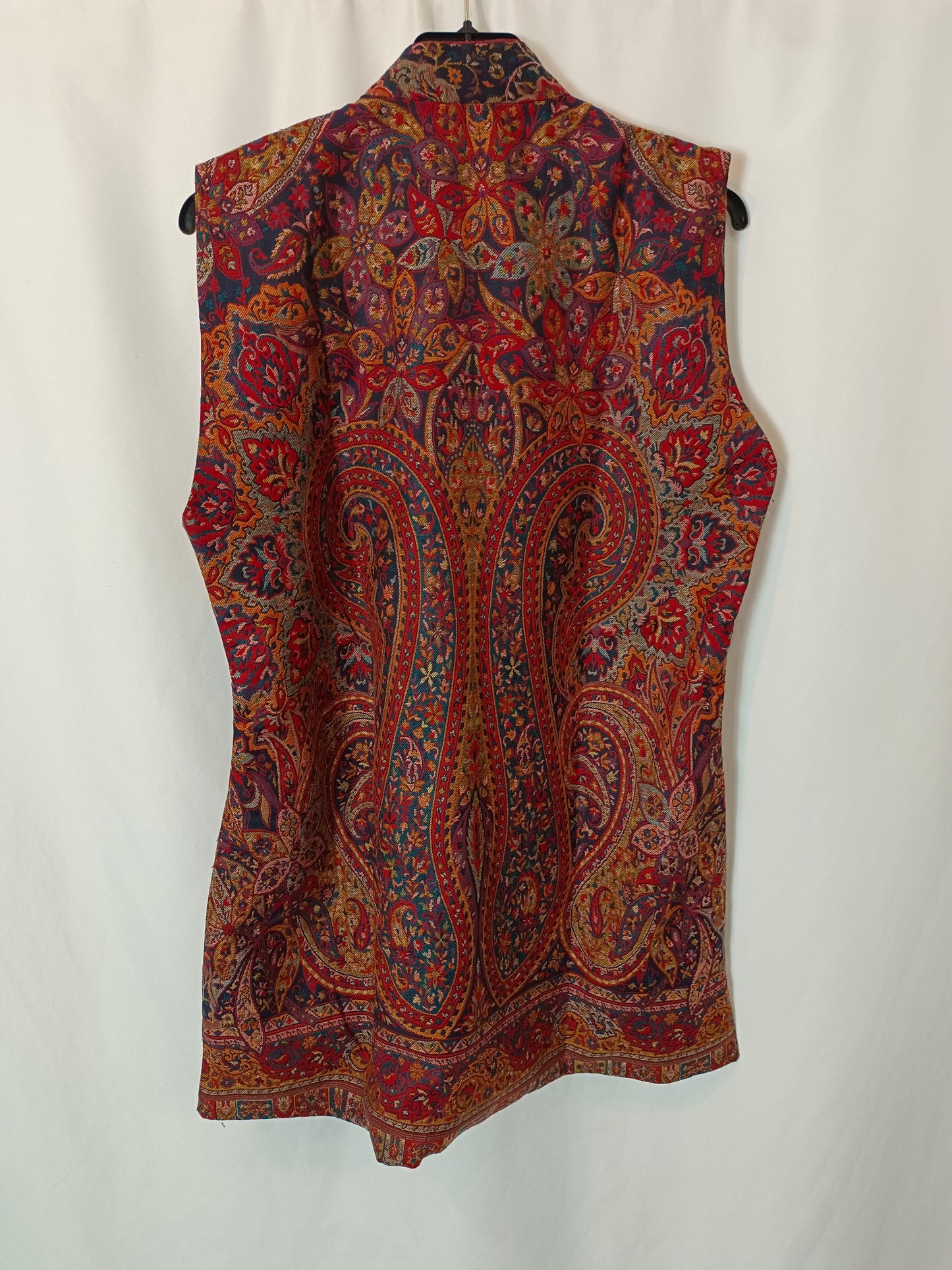 OTRAS. Chaleco estampado burdeos T.L