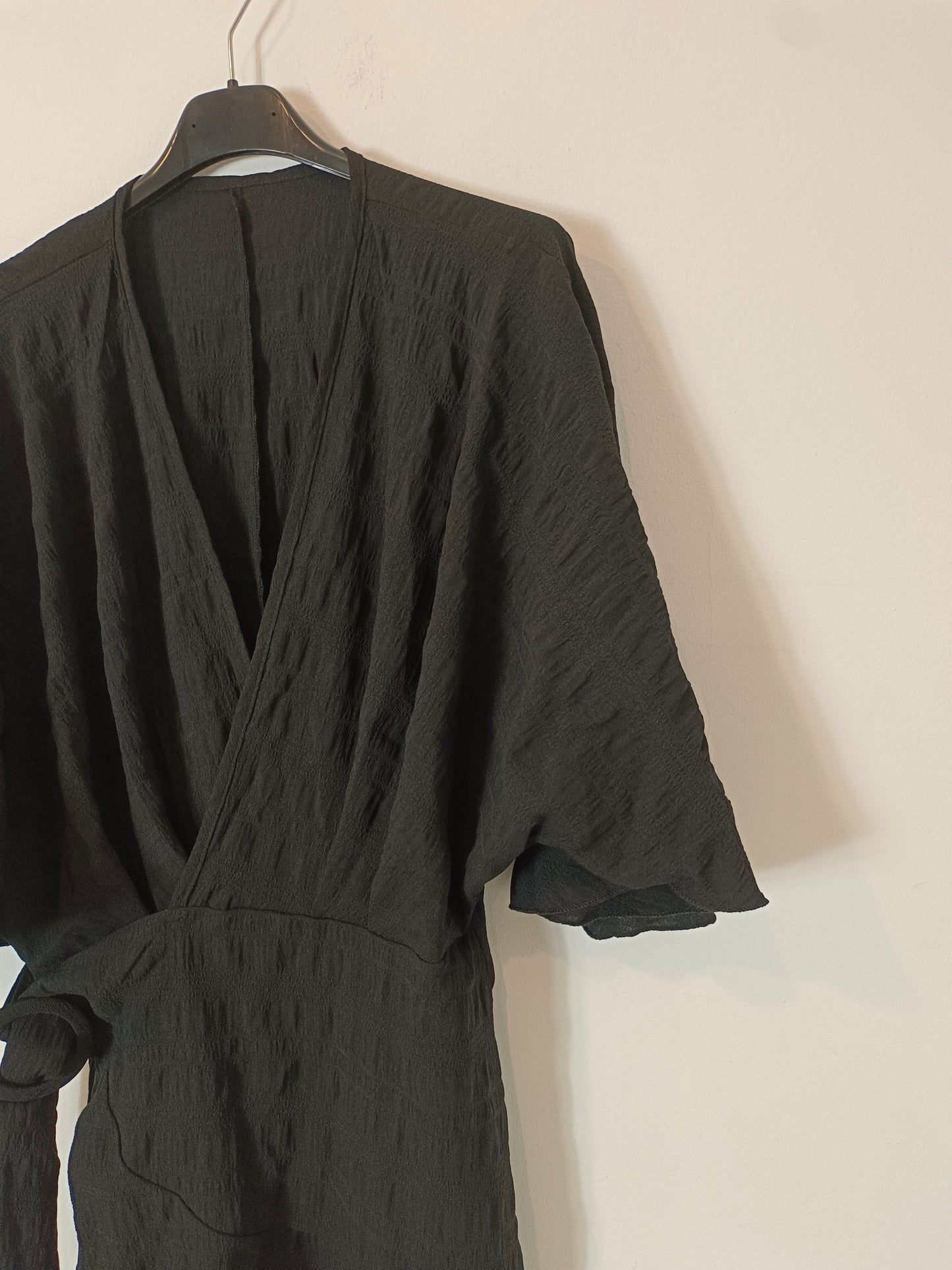 OTRAS. Vestido corto negro cruzado TU(S)