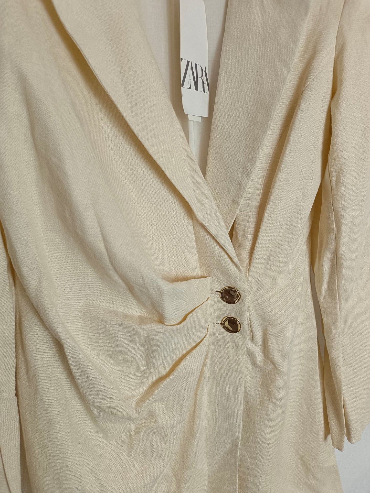 ZARA. Vestido beige cruzado T.m