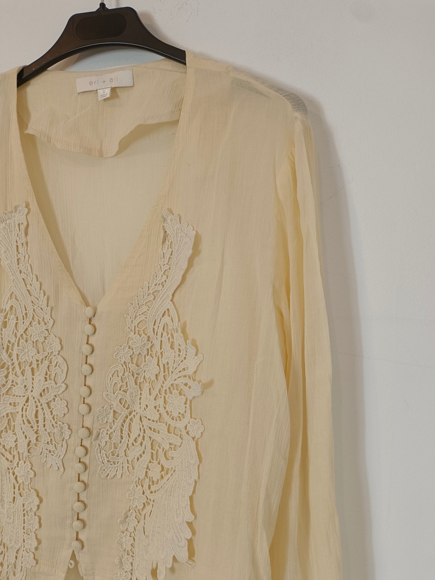 ERI+ALI (&amp;OTHER STORIES). Beige button-down blouse with lace Ts