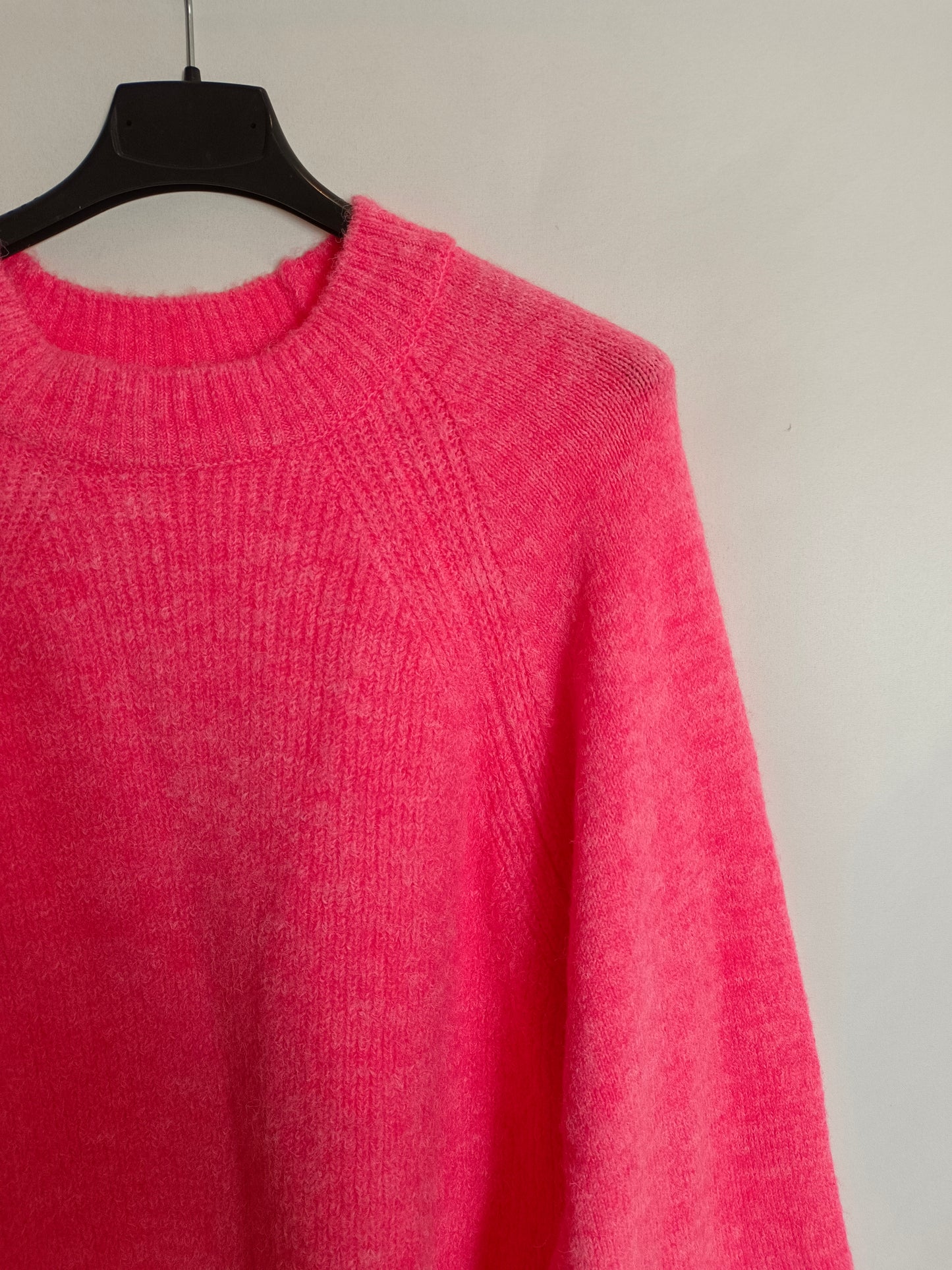 MANGO. Jersey rosa flúor T.xs