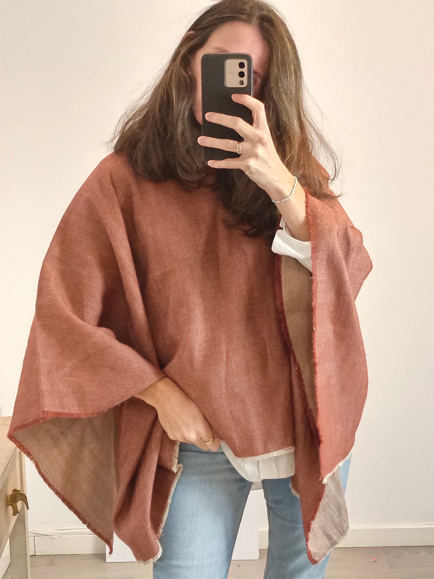HAKEI. Tile-patterned poncho TU