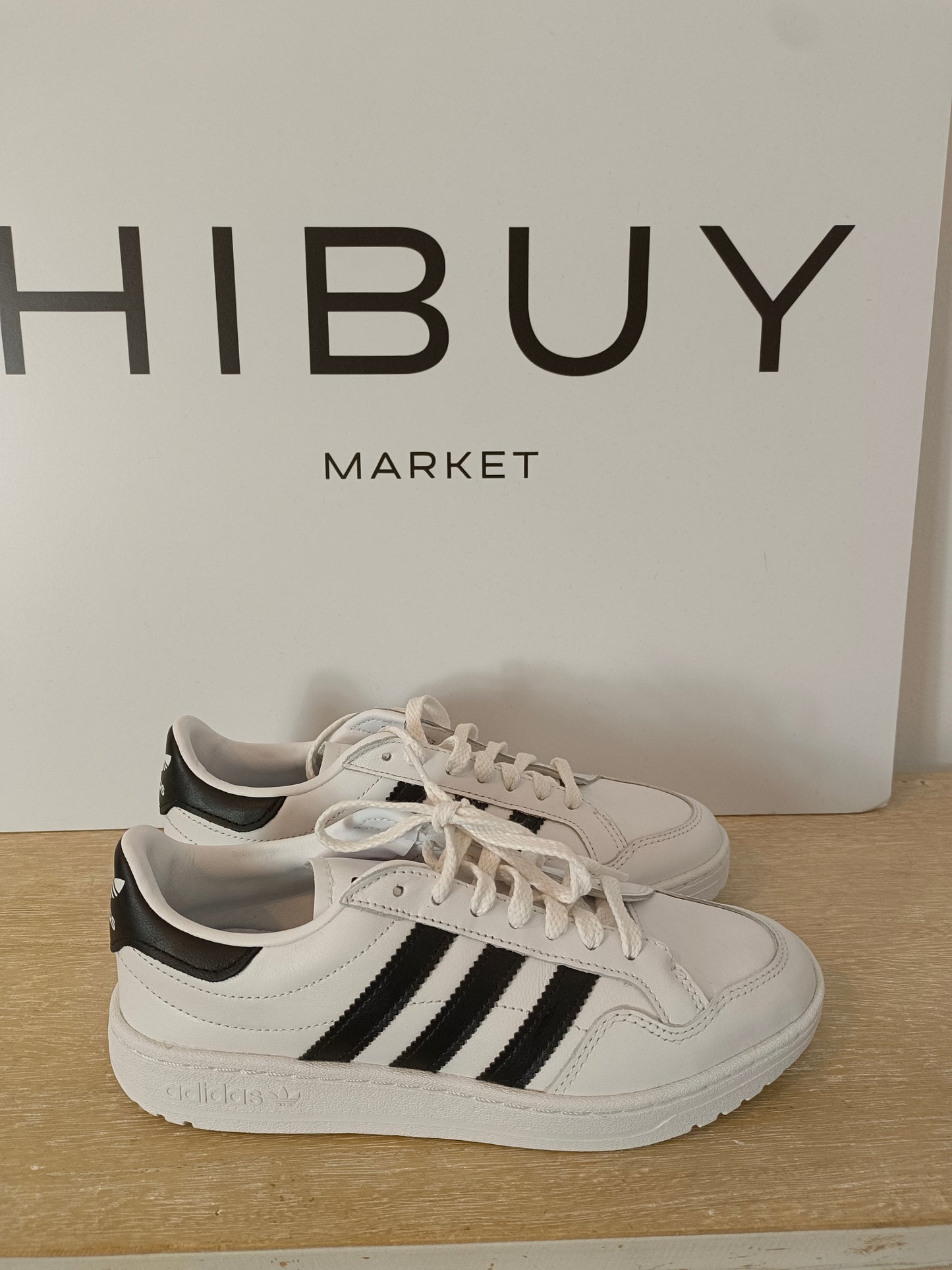 ADIDAS. Zapatillas blancas detalles negros T.38 (2/3)