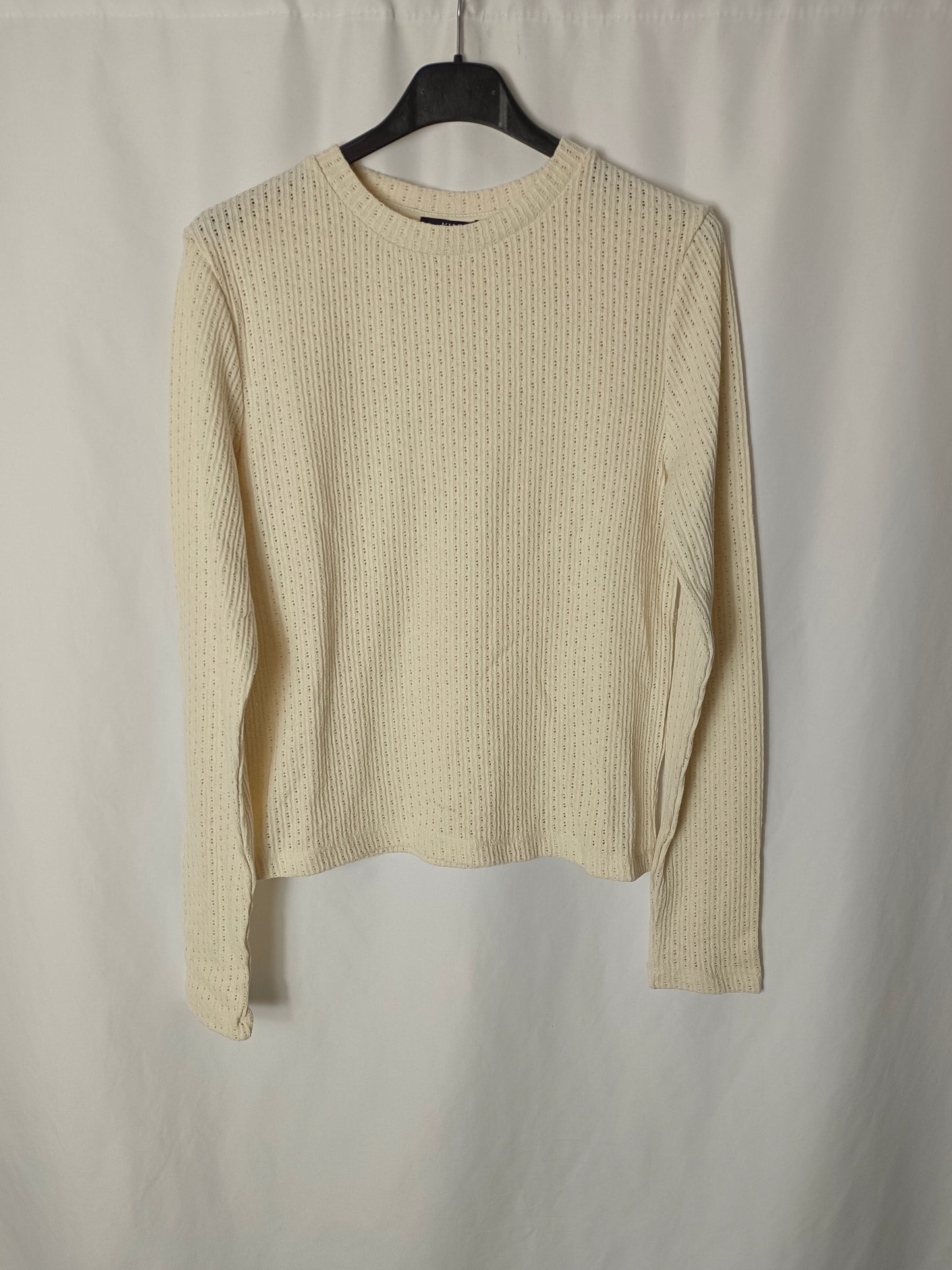 KIABI. Beige die-cut top TL