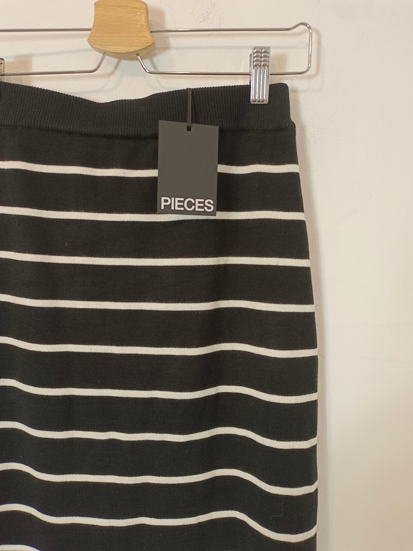 PIECES. Falda midi punto rayas T.xs