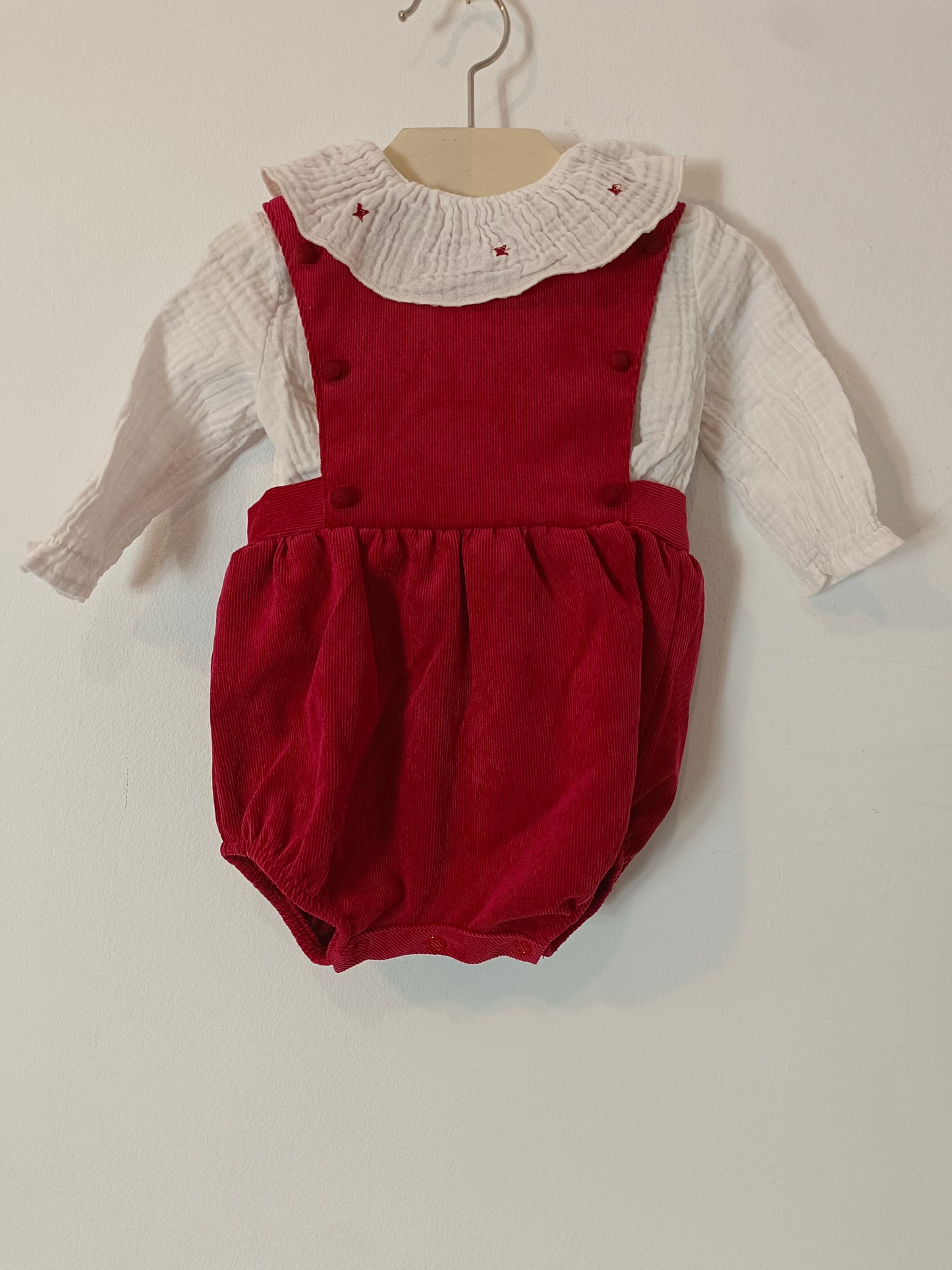 COCO ACQUEA. Conjunto ranita y blusa burdeos T. 6 meses