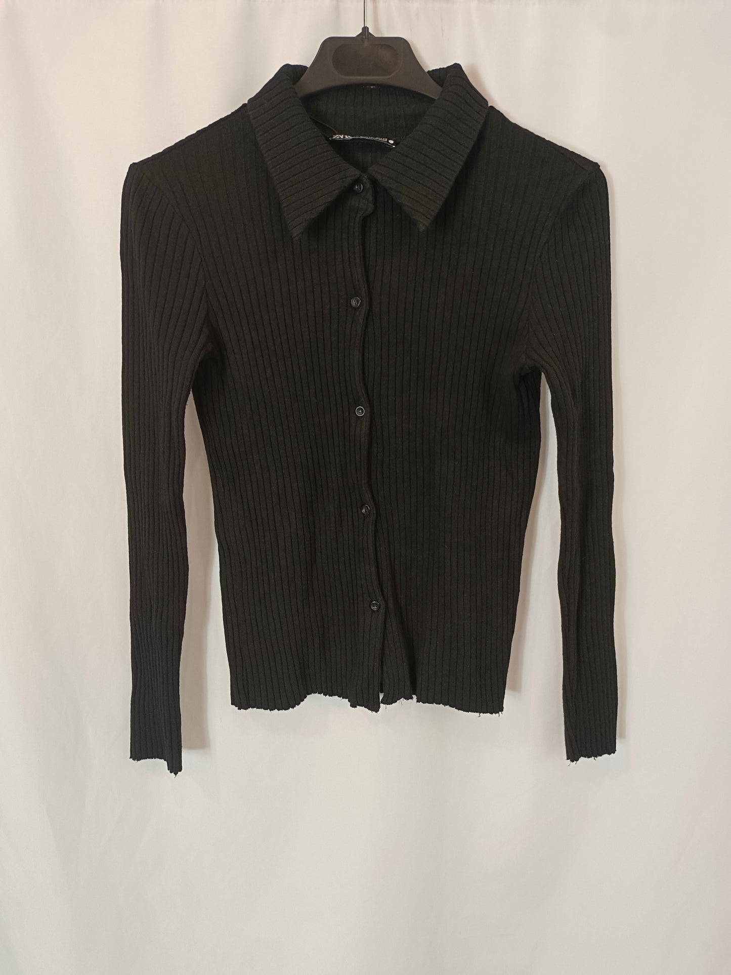 ZARA. Black ribbed Ts top