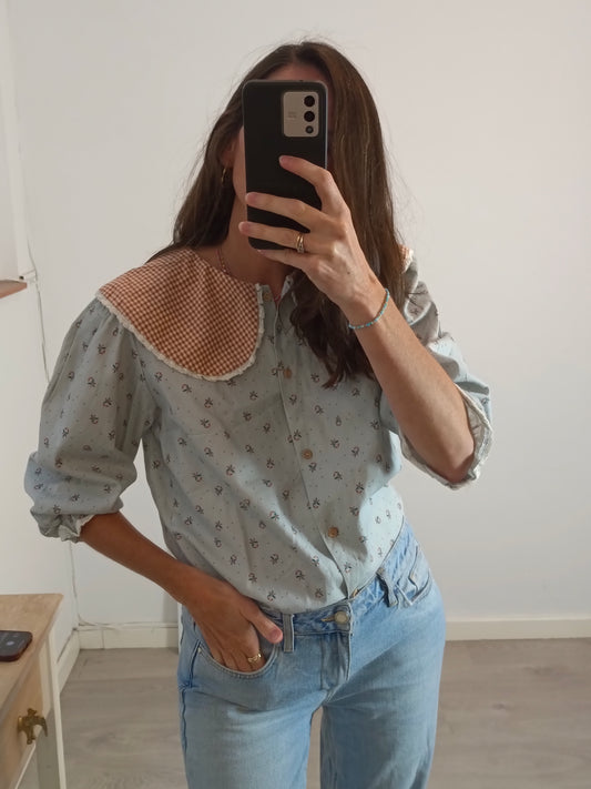 BIRINIT. Blue printed blouse with baby collar Tm