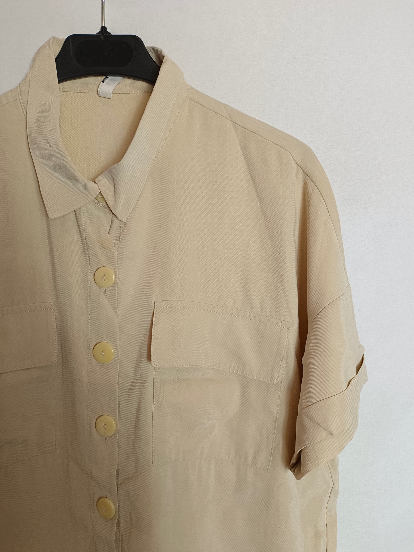 ZARA. Camisa beige manga corta T.m