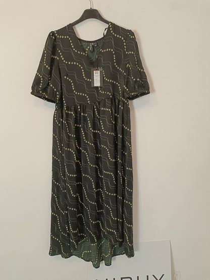 PIECES. Vestido fluido negro flores T.xs